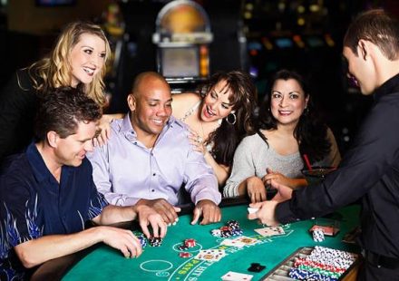 Explore Casino Bonus Structures and オンラインカジノ Game Formats
