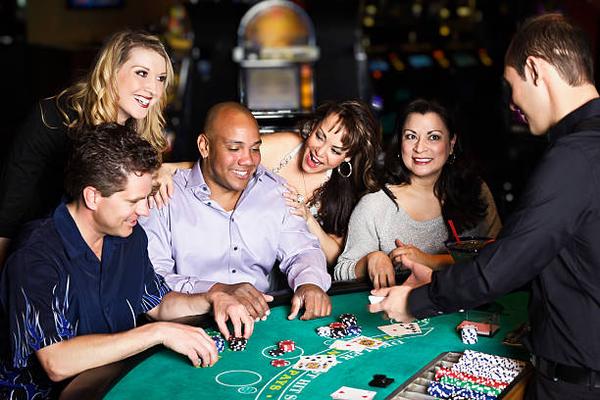 Explore Casino Bonus Structures and オンラインカジノ Game Formats