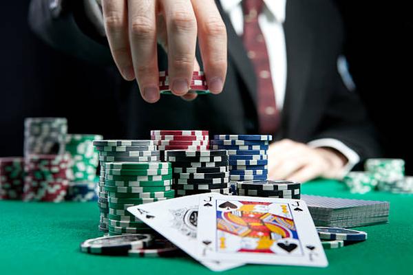 Find Engaging Baccarat Variants through an online casino Singapore Platform for Players
